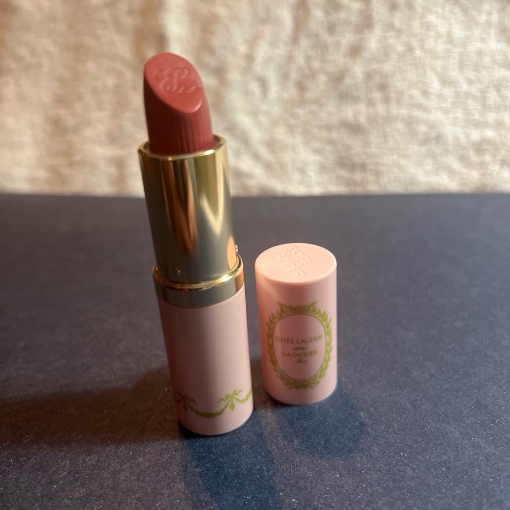 NEW Estee Lauder Luxurious Mauve Lipstick